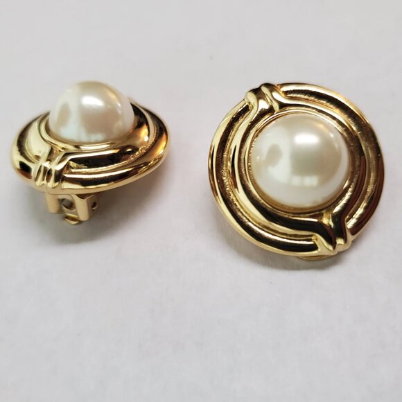 Signed Vintage Vendome Faux Pearl Gold Tone Button Clip On Earrings - Picture 7 of 10
